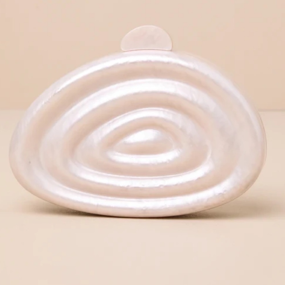 Lulus white seashell clutch